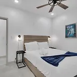 Sleeps 24-Spacious Suites Near Fq W Pool