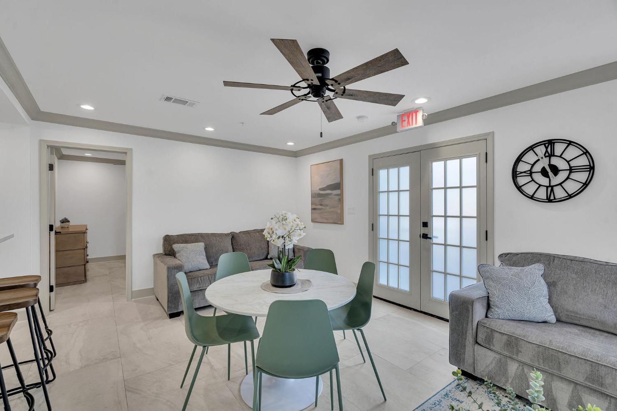 Sleeps 24-spacious Near Fq W Pool Hotel *