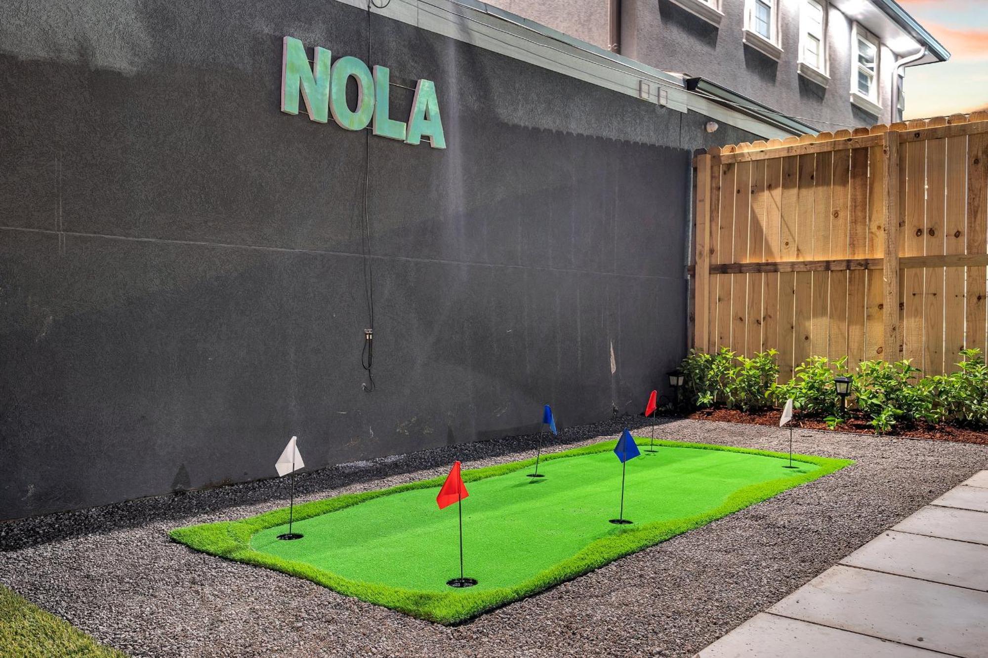 Hotel Sleeps 24-spacious Near Fq W Pool *