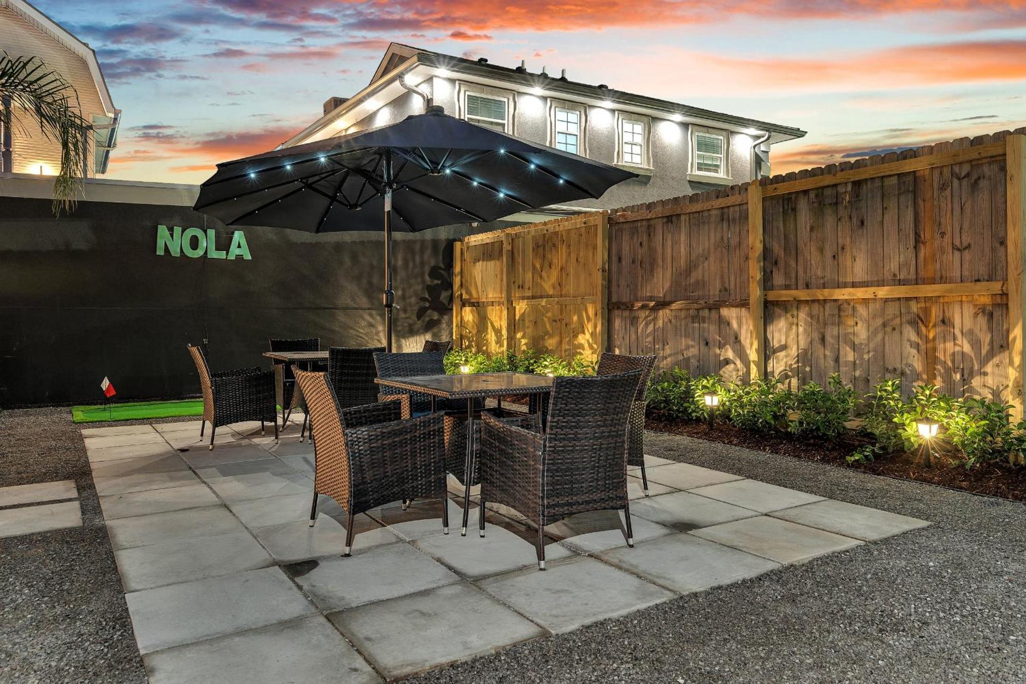 Hotel Sleeps 24-spacious Near Fq W Pool New Orleans