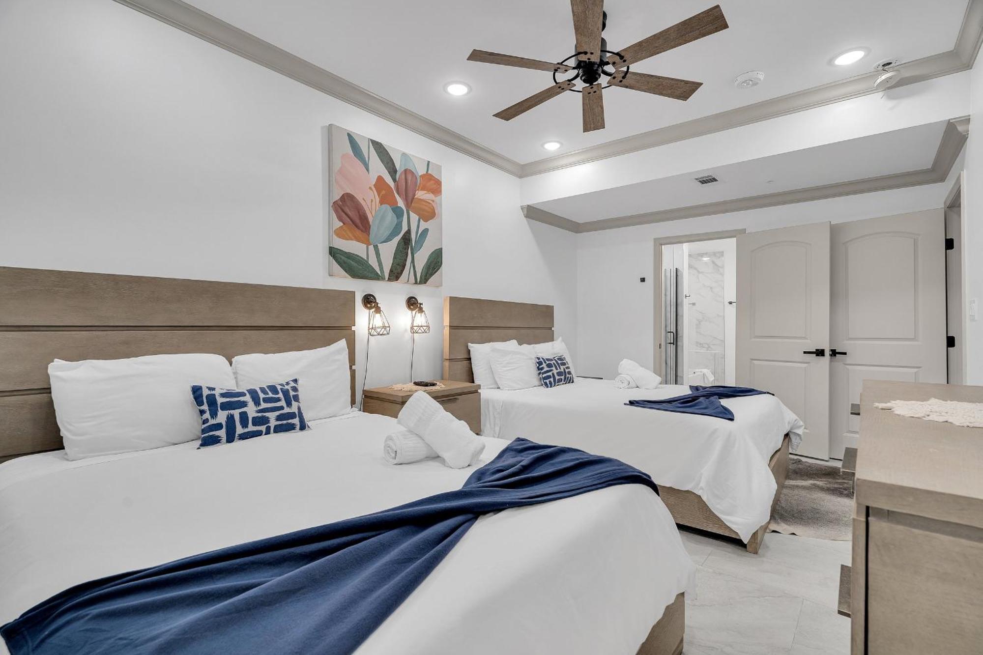 Sleeps 24-spacious Near Fq W Pool New Orleans