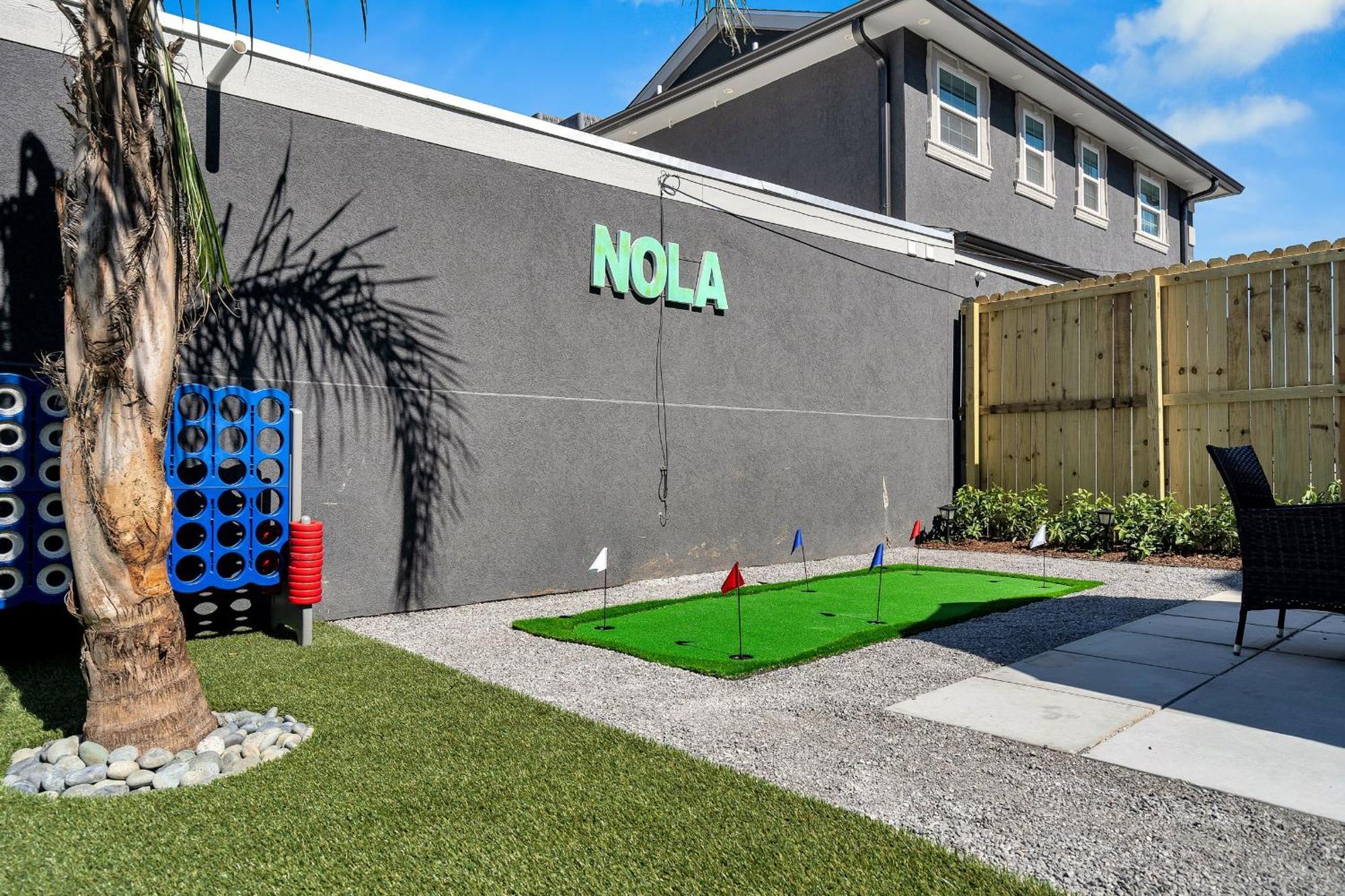 Sleeps 24-spacious Near Fq W Pool Hotel