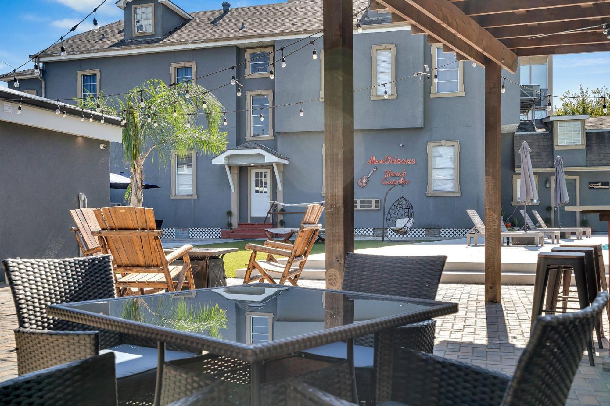 Sleeps 24-spacious Near Fq W Pool Hotel