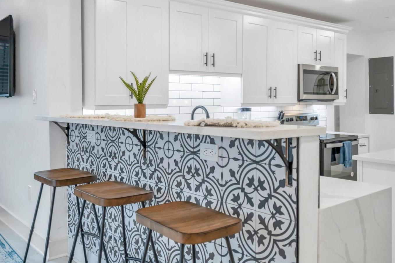 Hotel Sleeps 24-spacious Near Fq W Pool *