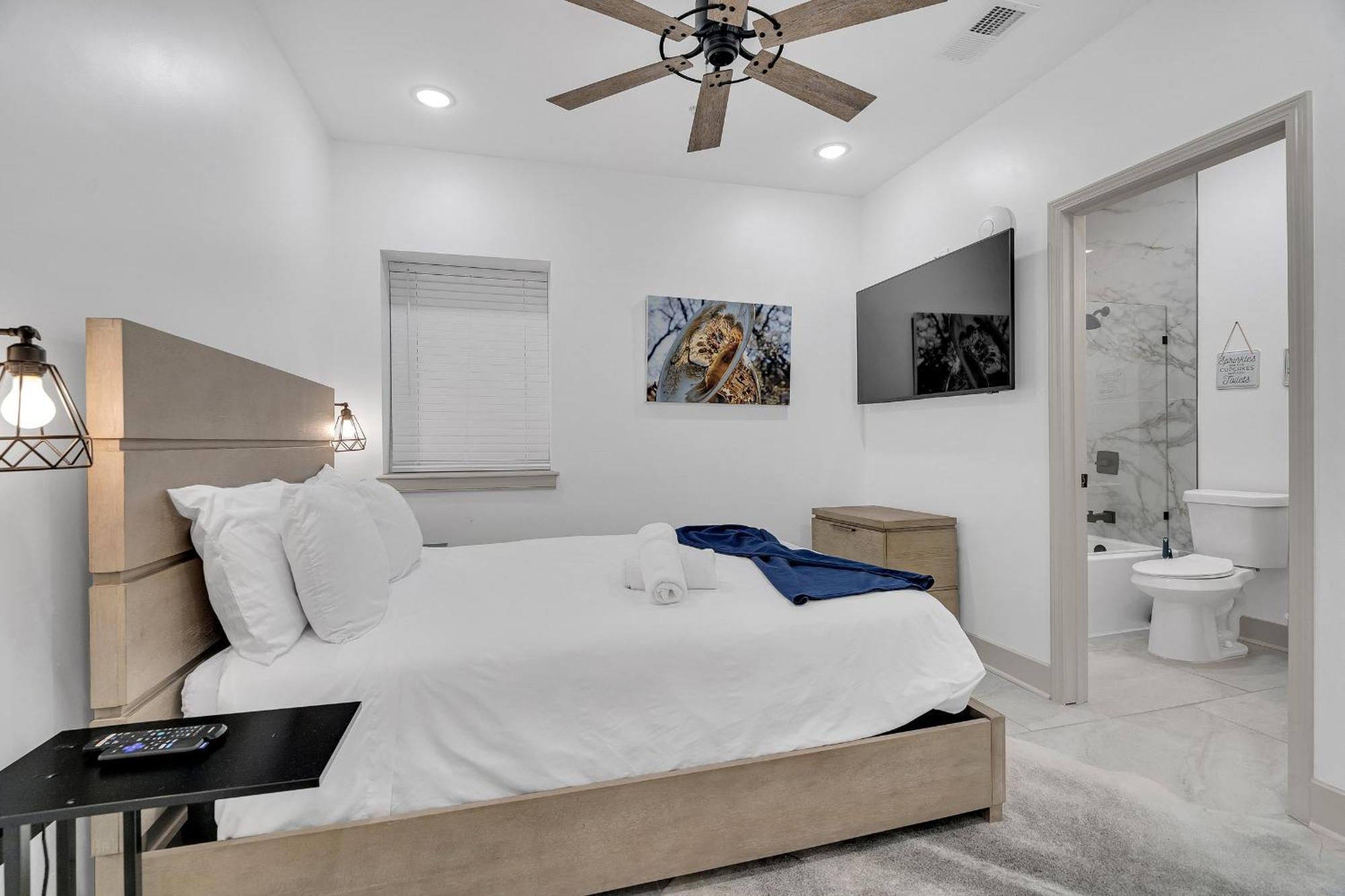 Sleeps 24-spacious Near Fq W Pool Hotel