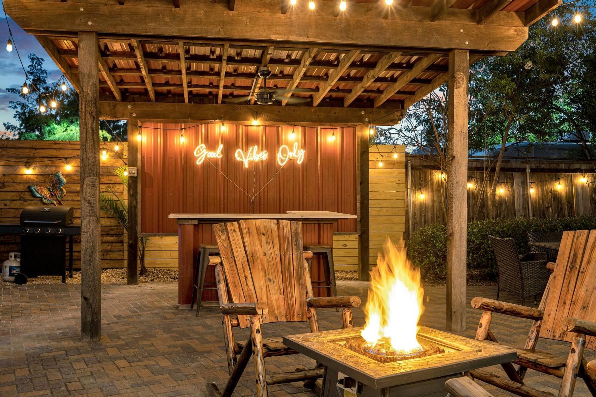 Hotel Sleeps 24-spacious Near Fq W Pool *